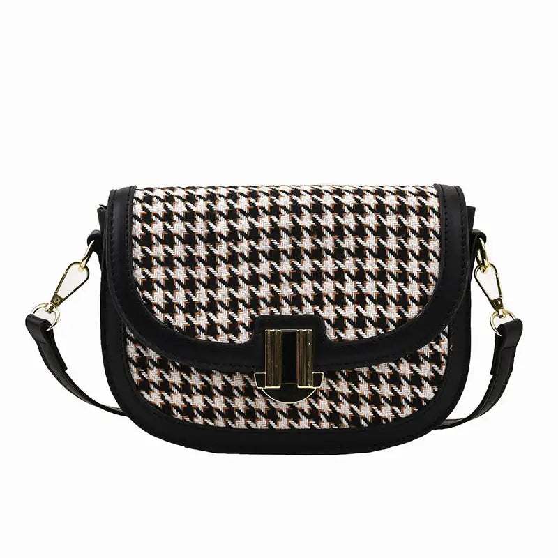 Modische halbrunde Schultertasche aus strukturiertem Leder als vielseitige Crossbody-Satteltasche für Damen
