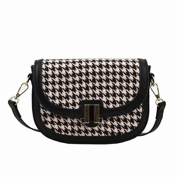 Modische halbrunde Schultertasche aus strukturiertem Leder als vielseitige Crossbody-Satteltasche für Damen