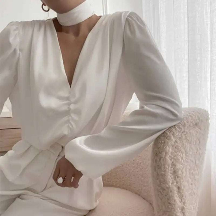 weißes französisch inspiriertes Damen Top im eleganten Neckholder-Stil mit langärmeligem, lockerem Schnitt