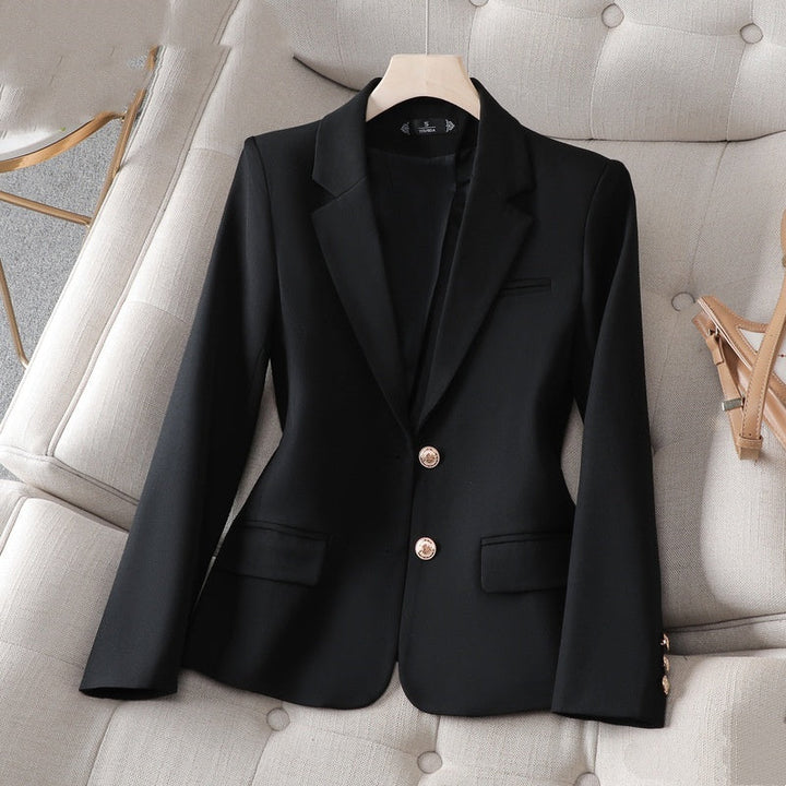 Schwarzer Damen-Blazer mit zwei goldenen Knöpfen, schmal geschnitten, elegant, für formelle Anlässe. IsabellBoutique030
