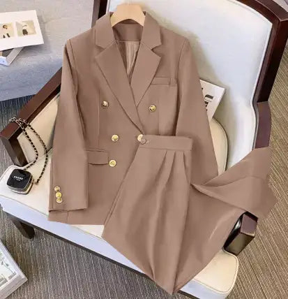 Eleganter Damen-Businessanzug mit Blazer und Schlaghose für Büro und Meetings