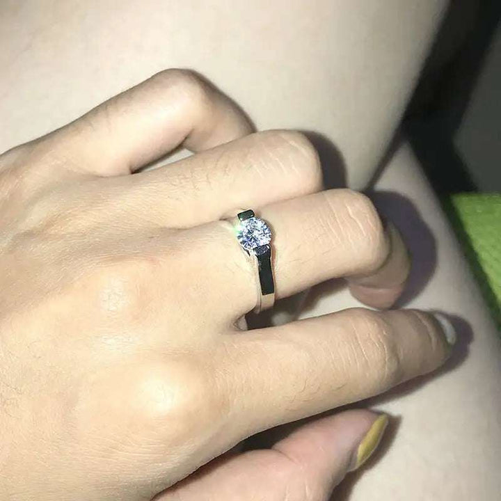 Eleganter Damenring aus Kupfer mit Zirkonia und Weißgold-Optik, filigran und glänzend