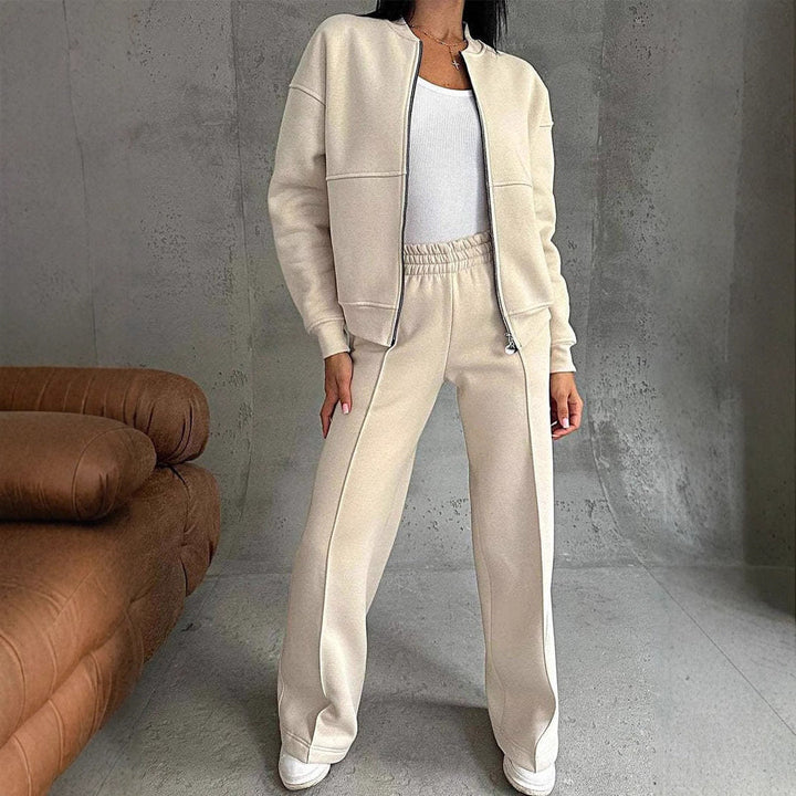 Bequemer cremefarbener Jogginganzug für Damen mit Reißverschluss, weitem Bein und Crop-Jacke. IsabellBoutique030
