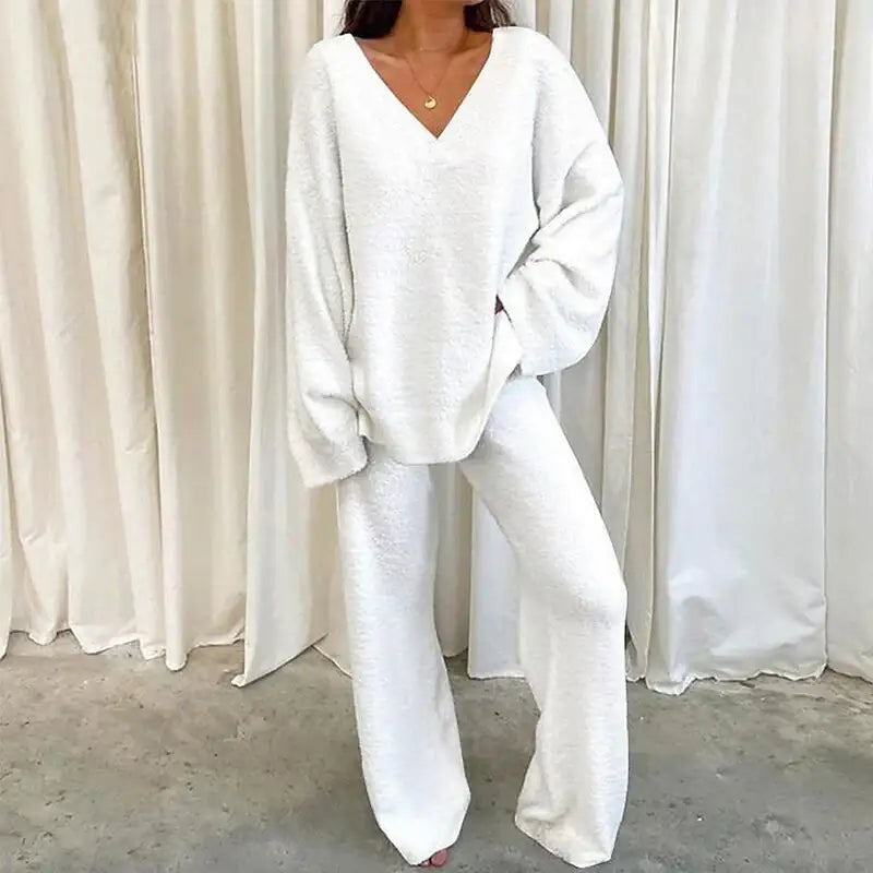 Winterliches einfarbiges Homewear Zweiteiler Set mit V-Ausschnitt für gemütliche Wintertage