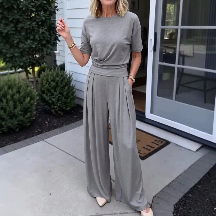 Damen Sommer-Set mit lockerem Rundhals-T-Shirt und weiter Hose im Streetwear Look
