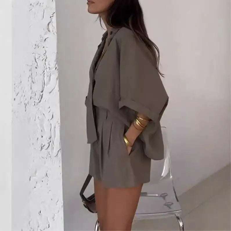 Modisches Damen-Zweiteiler-Set mit Polokragen und Shorts aus atmungsaktivem Material