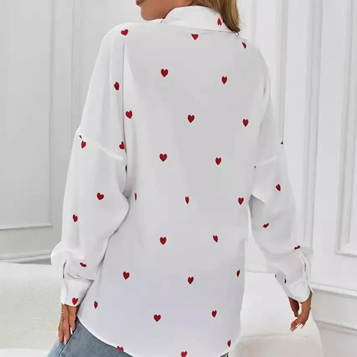Lässige Damenbluse mit Love-Print in leuchtenden Farben und lockerem Schnitt für Alltag und Büro