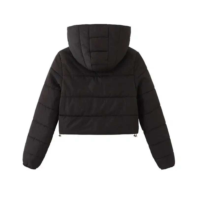 Schwarze kurze Steppjacke mit Kapuze, ideal für Damen. IsabellBoutique030