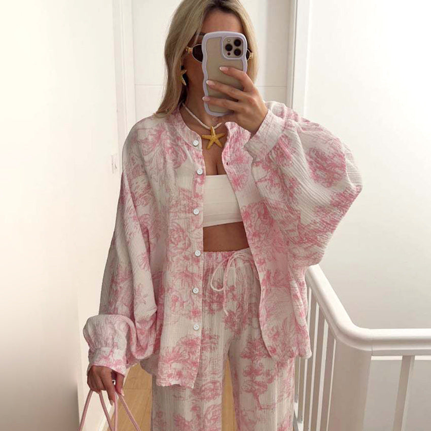 Weißes Set mit pinkem Blumenmuster, Ballonärmel-Bluse und Hose. IsabellBoutique030
