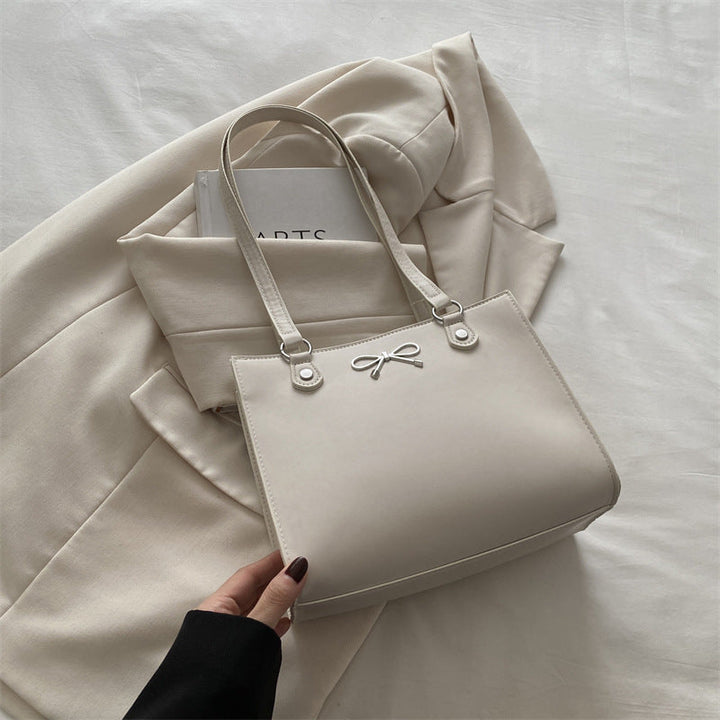 Cremefarbene Schultertasche mit Schleifen-Detail und Doppelriemen, elegant und schlicht, perfekt für Damen. IsabellBoutique030