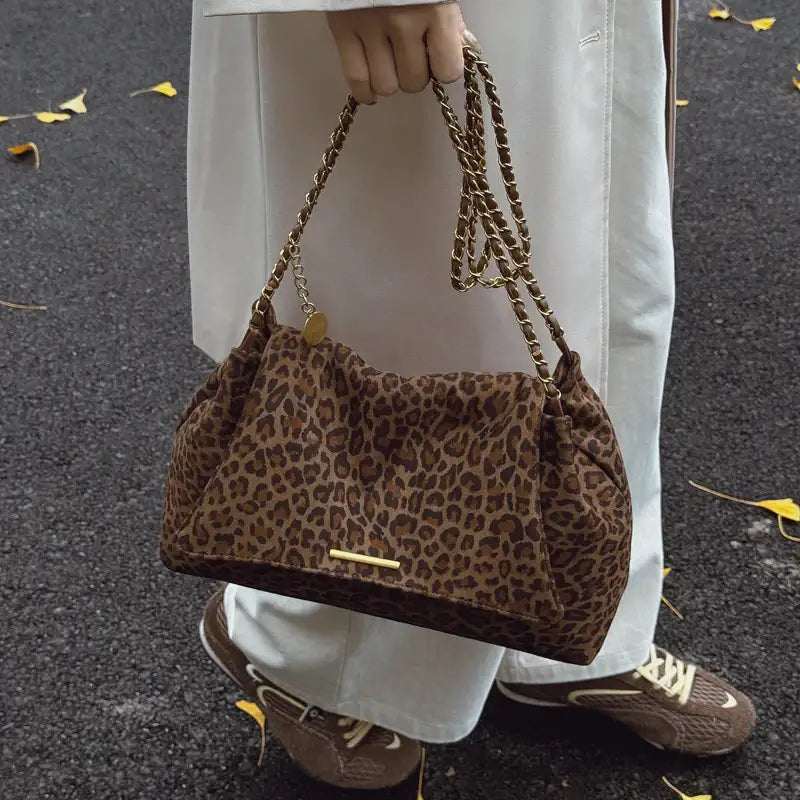 Elegante Damen-Schultertasche im trendigen Leopardenmuster in Braun und Grau