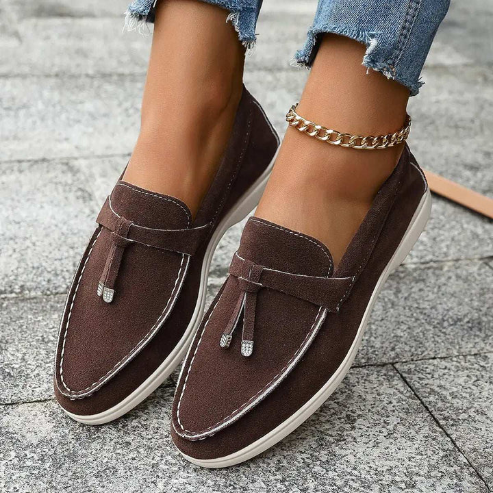 Flache Damen Slipper im Loafer-Stil mit Quasten in Aprikose und Braun