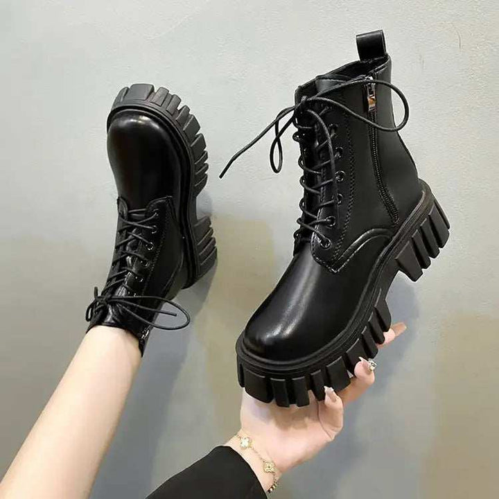 Schwarze Damen Plateau-Stiefel mit Schnürung und seitlichem Reißverschluss aus PU-Leder im urbanen Stil