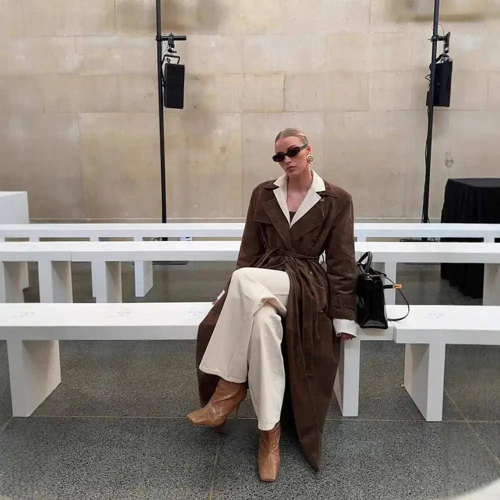 Damen-Trenchcoat in Kamel mit Doppelknopfleiste und Reverskragen im europäischen und amerikanischen Stil