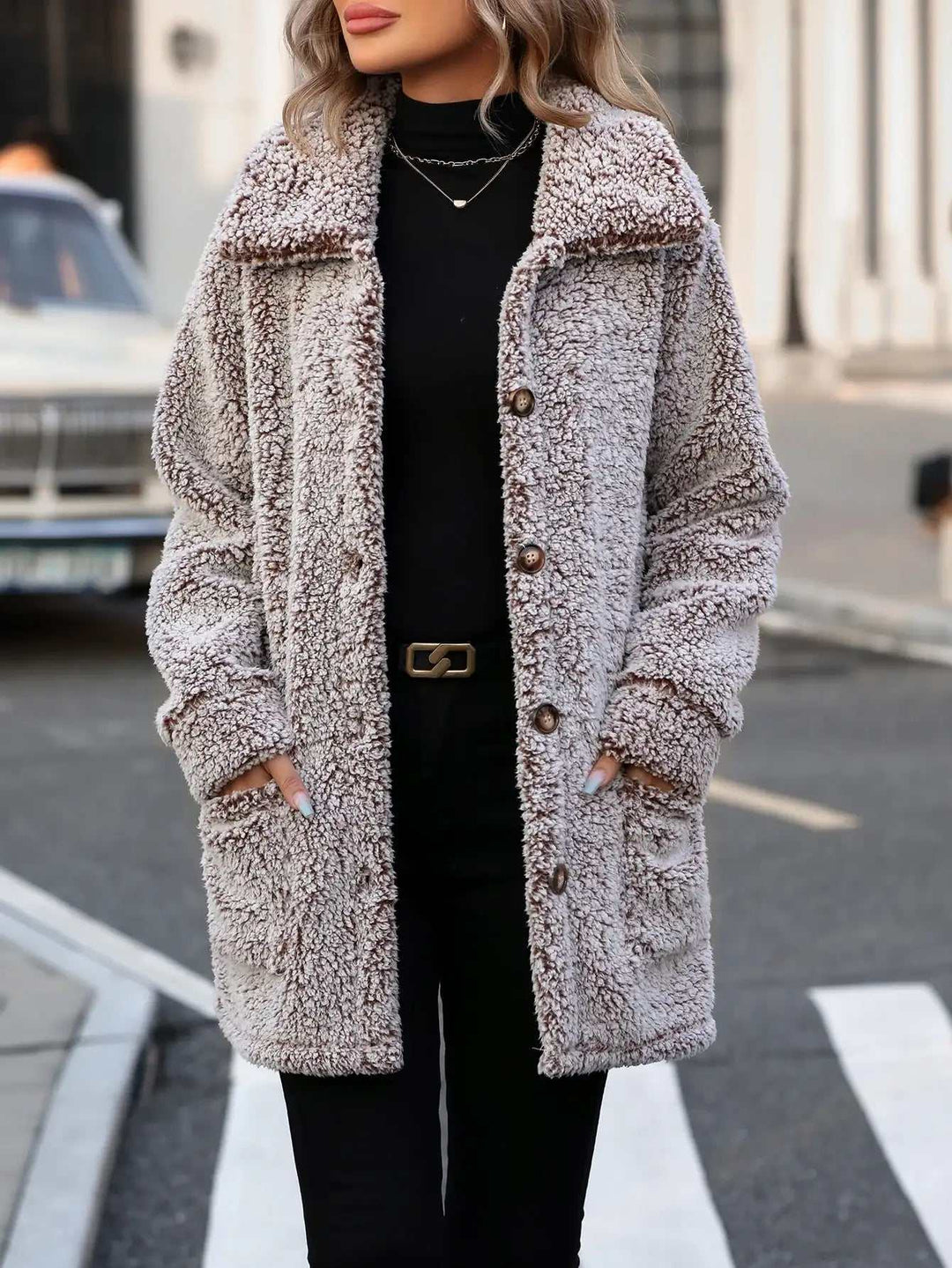 Lässige Damen Steppjacke im Cardigan-Stil aus weichem Faded Bubble Velvet, locker geschnitten und vielseitig für den Alltag