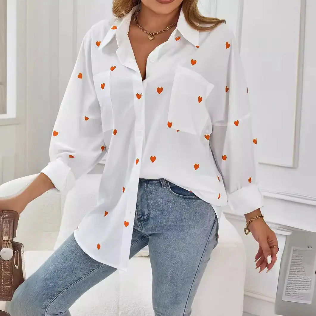 Lässige Damenbluse mit Love-Print in lockerem Schnitt und bunten Farben für den Alltag