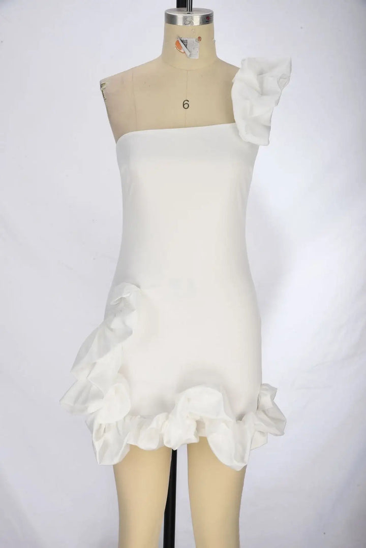 Elegantes Damenkleid mit Rüschen und taillierter Knospenform in mehreren Farben