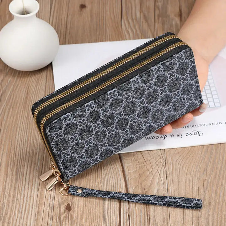 Lange Geldbörse mit Reißverschluss, Münzfach und elegantem Clutch-Design in Schwarz und Kaffee.