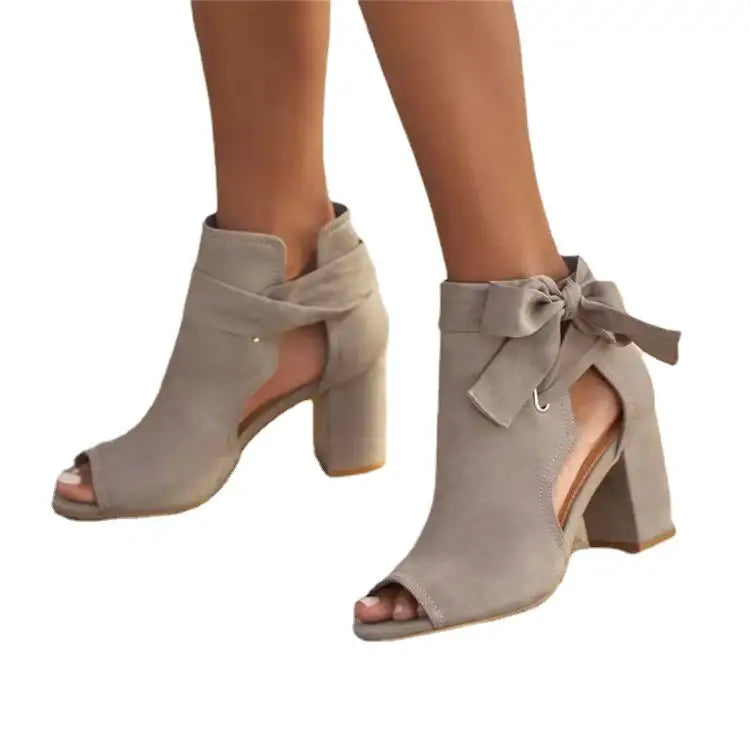 Elegante Damen Sandalen mit seitlichen Cut-Outs, Schleife, Blockabsatz und Peep-Toe in Wildleder-Optik