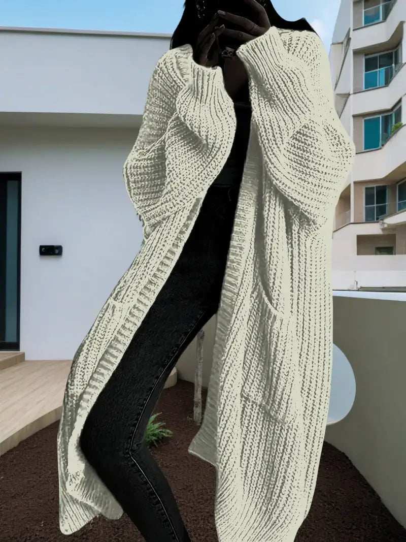Langer Damen-Strickcardigan mit weicher Teddyoptik, locker geschnitten und mit praktischen Taschen für Herbst und Winter