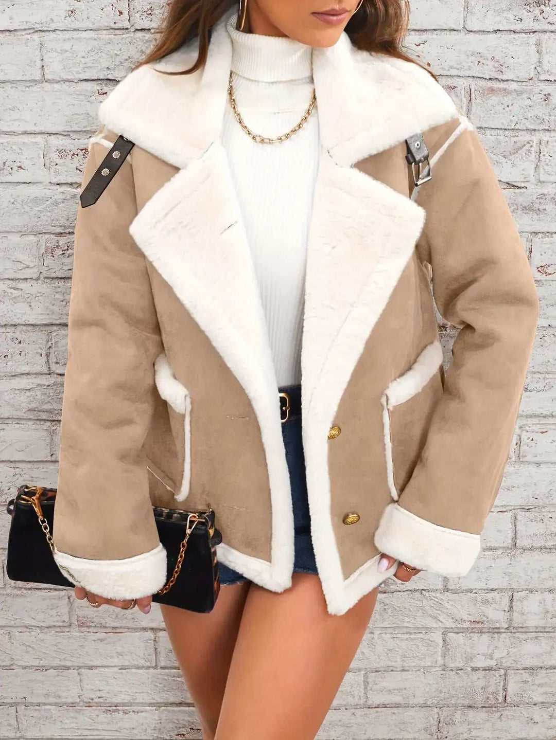 Damen Winterjacke mit Polokragen aus weichem Plüsch in Kaffee, warm und lässig