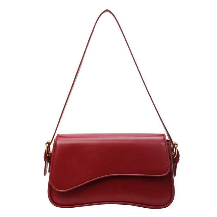 Rote Glattleder-Umhängetasche mit geschwungener Klappe und schmalem Riemen, elegant, IsabellBoutique030.