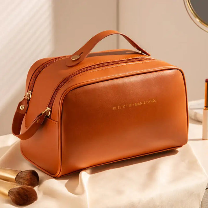 Karierte Damen Kosmetiktasche mit großem Fassungsvermögen und strukturierter Form, ideal für Reisen und Alltag