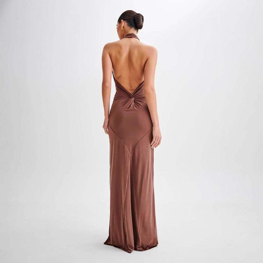 Braunes Maxikleid mit tiefem Rückenausschnitt und Neckholder-Trägern, gedrehter Stoff am Rücken, taillierter Schnitt, IsabellBoutique030