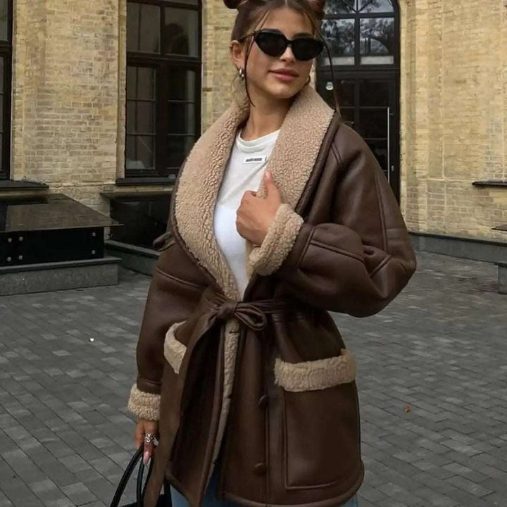 Damen Leder- und Fellmantel im türkischen Stil mit langem Ärmel und modischem Materialmix in Dunkelbraun